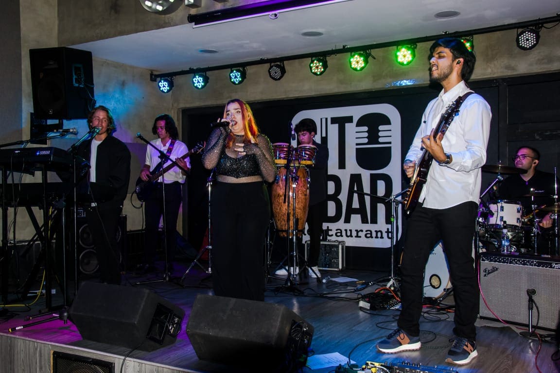 La banda en escena